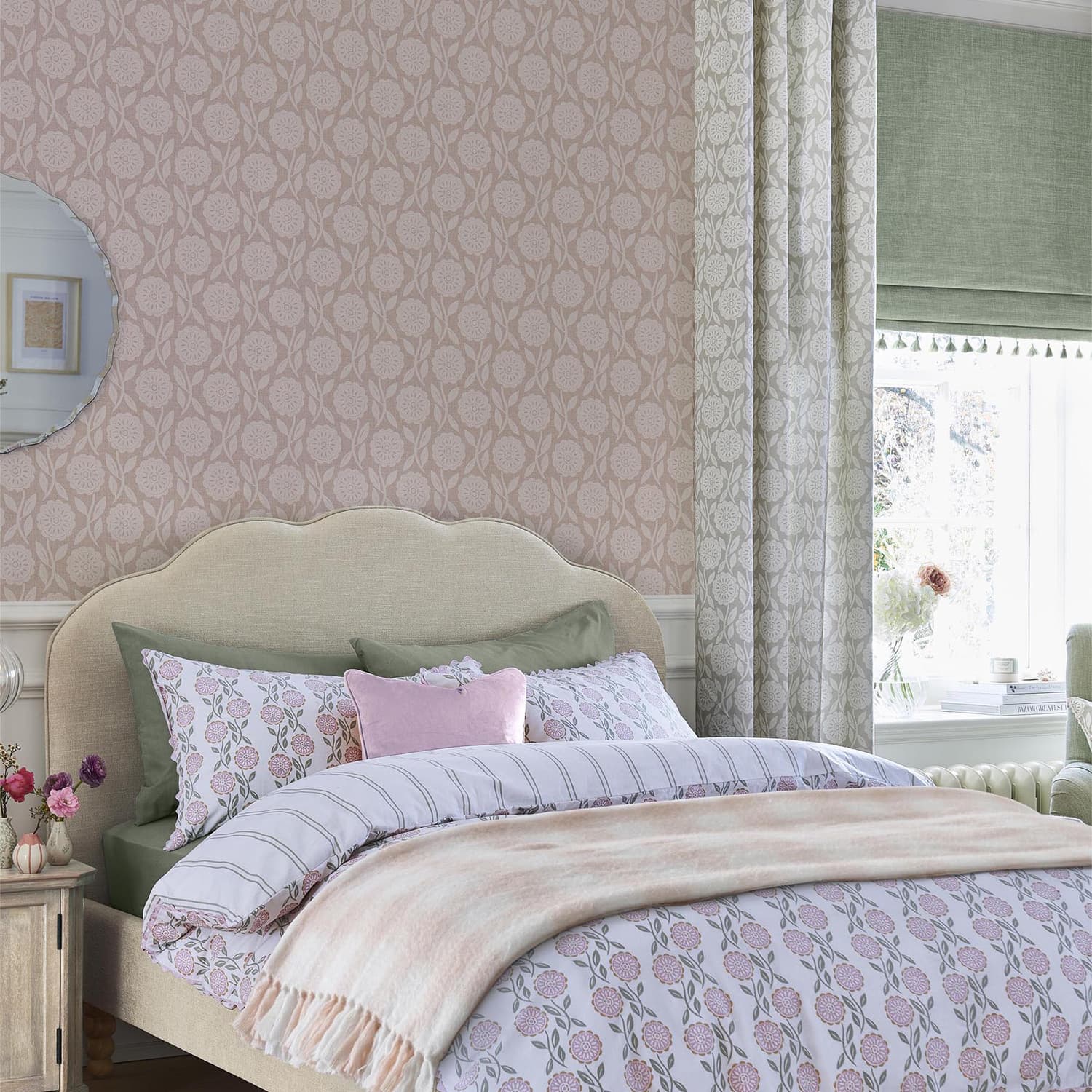 Medley Pink Wallpaper
