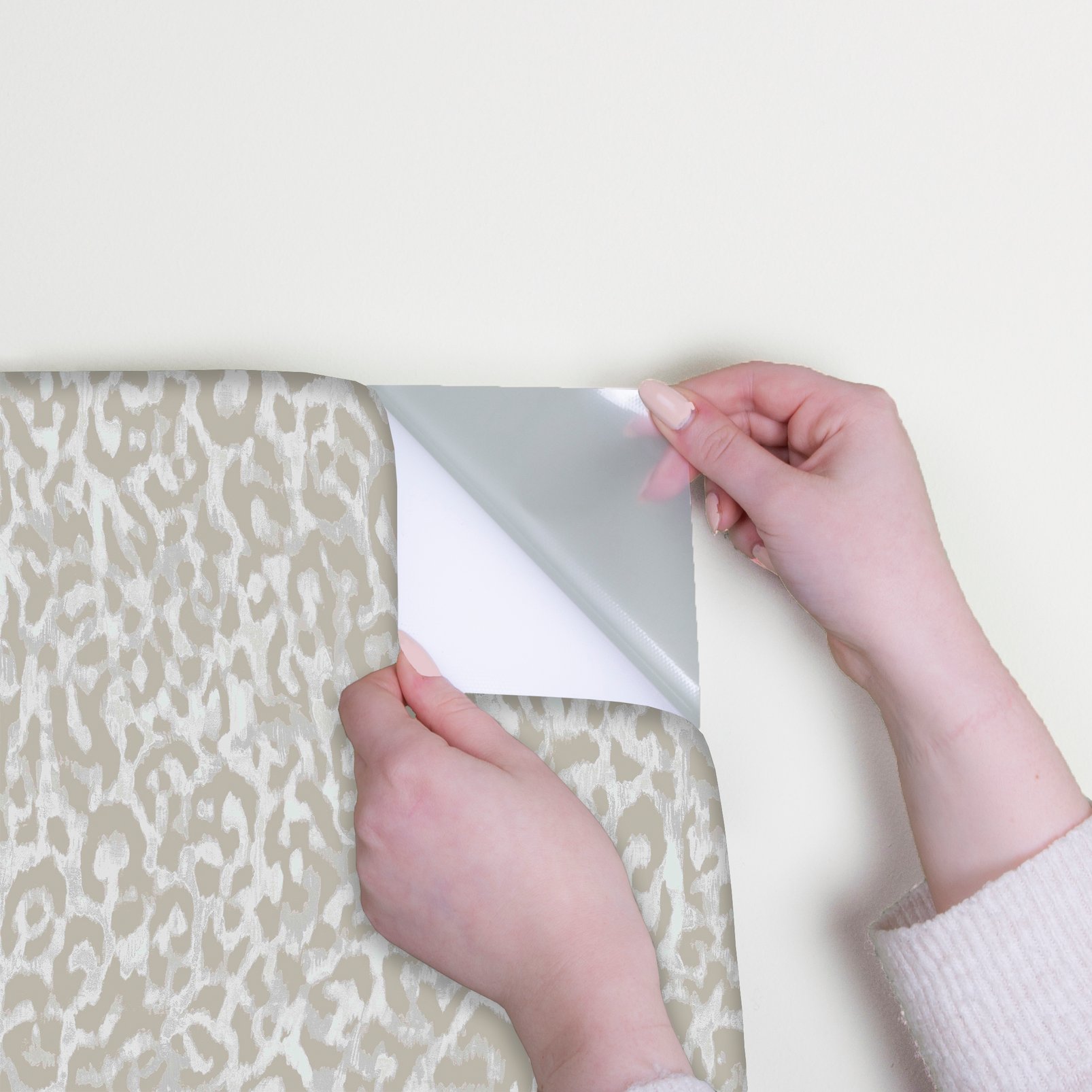 Nicole Miller Laid Back Leopard Peel & Stick Twine Wallpaper