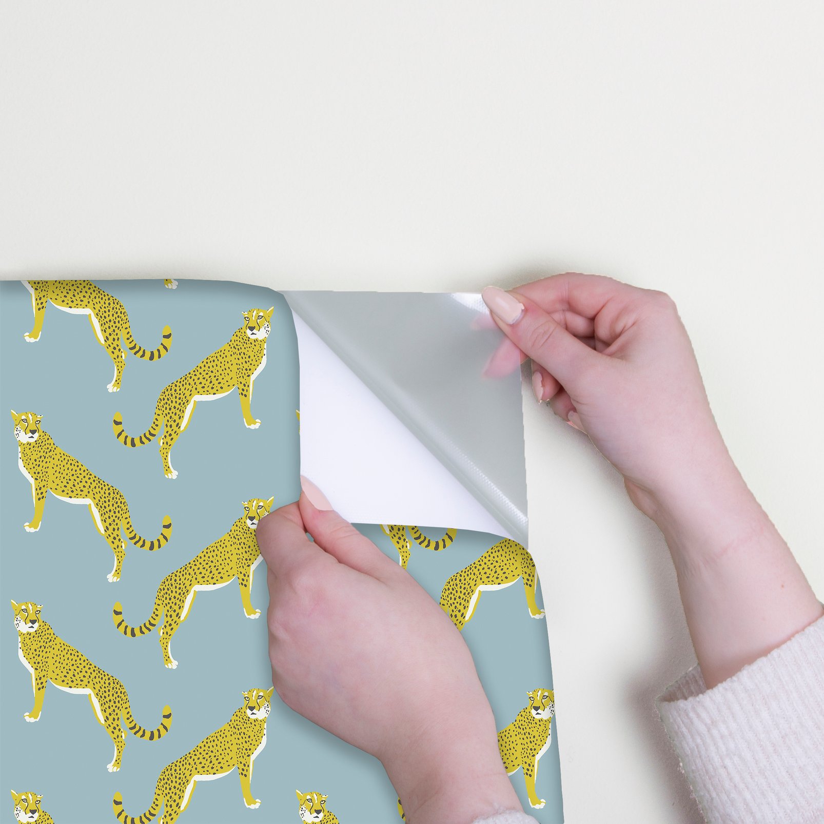 Nicole Miller Guepardo Peel & Stick Spa Wallpaper