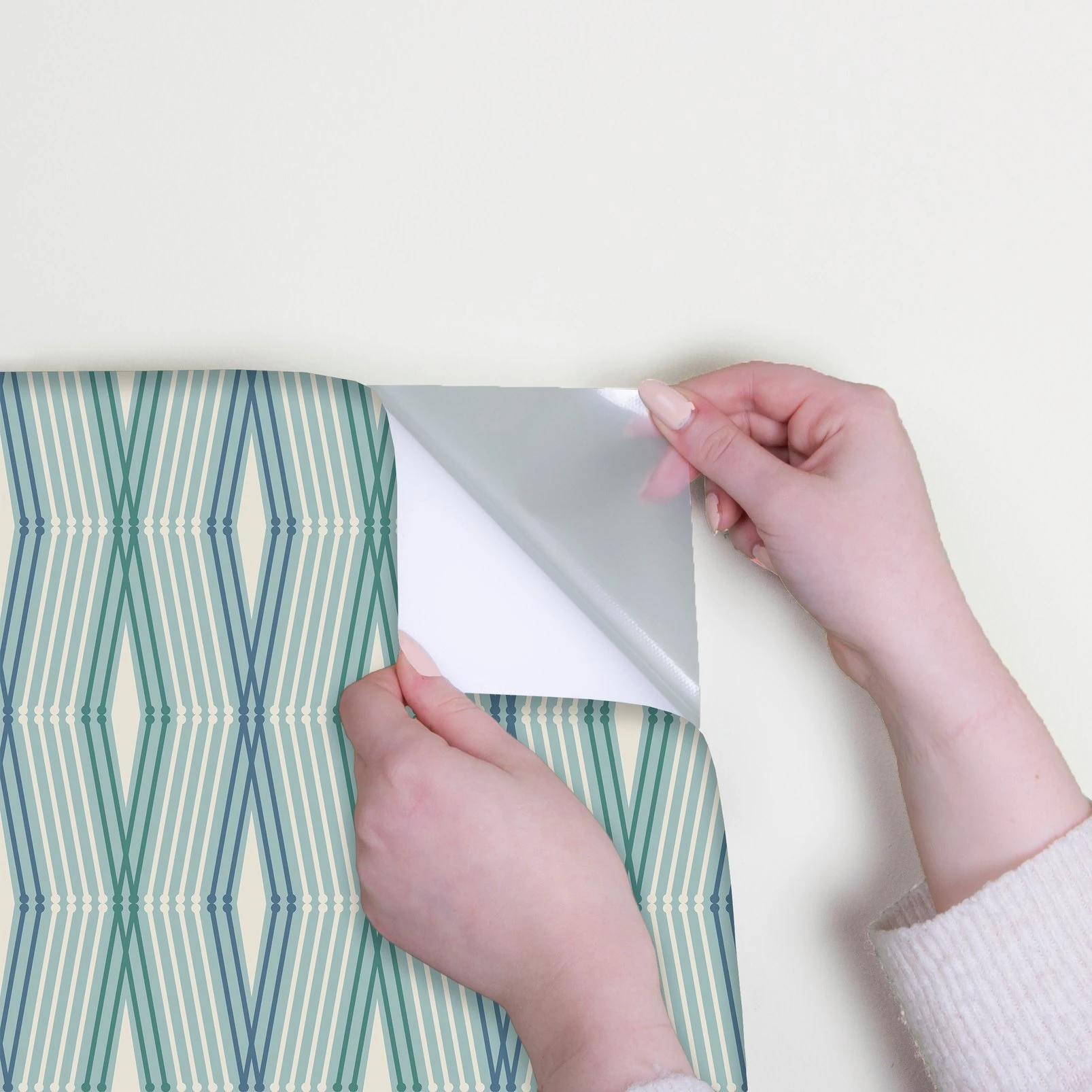 Nicole Miller Hard Edge Ogee Peel & Stick Chambray Wallpaper